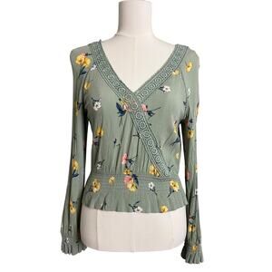 H&M Divided Wrap Blouse Womens 4 Green Floral Lace Trim Smocked Peplum Top